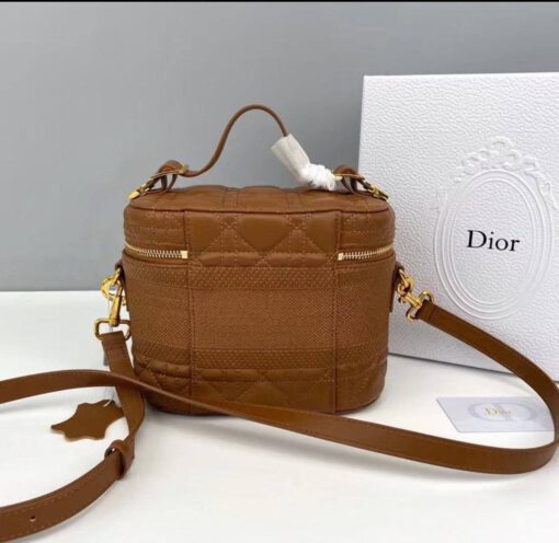 Женская кожаная сумка-косметичка Dior Travel коричневая 22/16 - фото 3