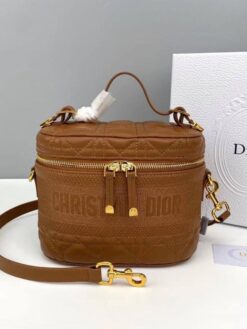 Женская кожаная сумка-косметичка Dior Travel коричневая 22/16 - фото 12