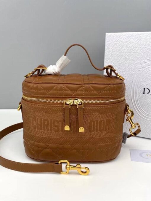 Женская кожаная сумка-косметичка Dior Travel коричневая 22/16 - фото 1