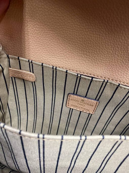 Женская сумка-планшет Louis Vuitton коричневая 25/18/8 - фото 3