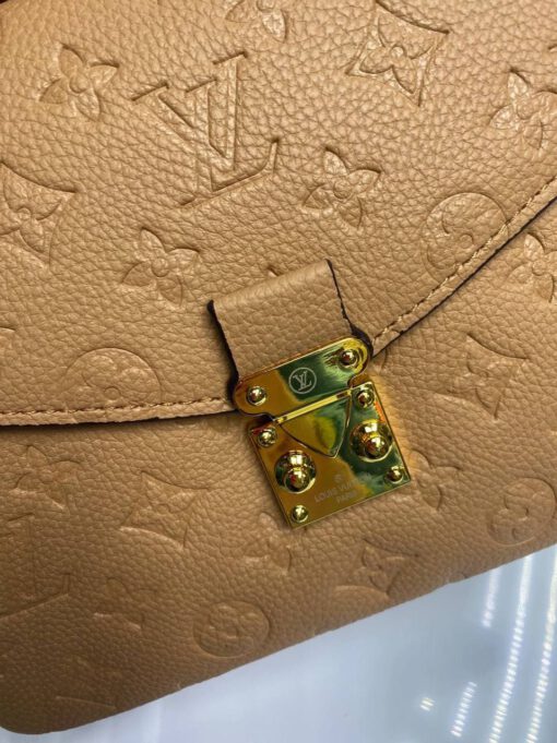 Женская сумка-планшет Louis Vuitton коричневая 25/18/8 - фото 4