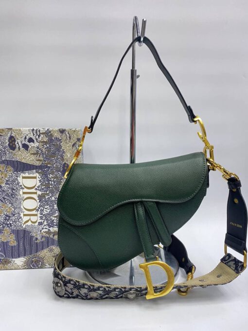 Женская кожаная сумка Christian Dior Saddle зеленая 25/20/7 - фото 1
