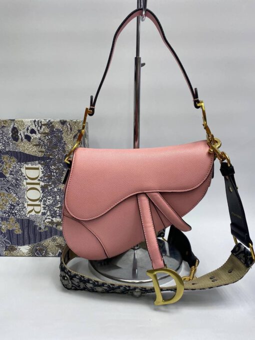 Женская кожаная сумка Christian Dior Saddle розовая 25/20/7 - фото 1