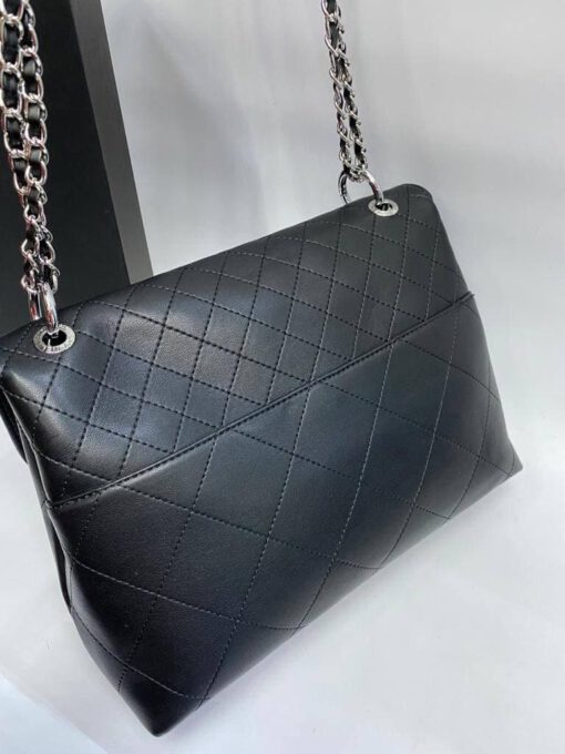 Женская кожаная сумка Chanel черная 33/22/10 см - фото 3