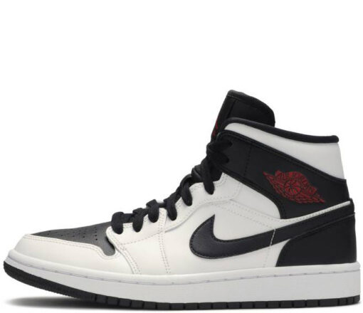 Кроссовки Nike Air Jordan 1 Retro WhiteBlackRed - фото 1