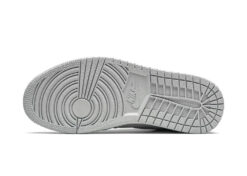 Кроссовки Nike Air Jordan 1 Retro Silver