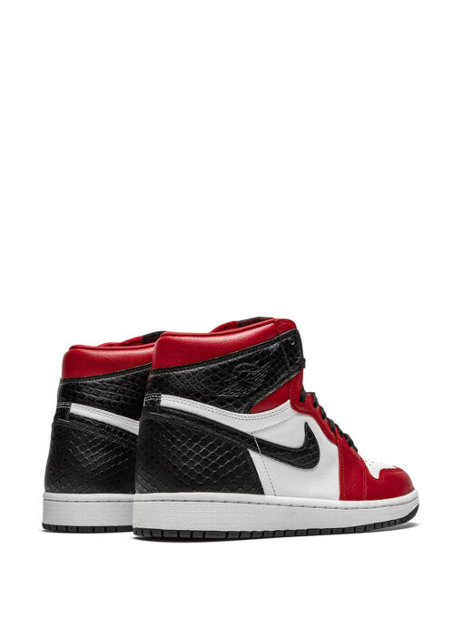 Кроссовки Nike Air Jordan 1 Retro Black/White/Red - фото 4
