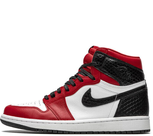 Кроссовки Nike Air Jordan 1 Retro Black/White/Red - фото 1