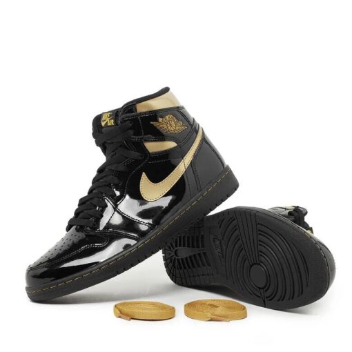 Кроссовки Nike Air Jordan 1 Retro "BLACK METALLIC GOLD" - фото 2