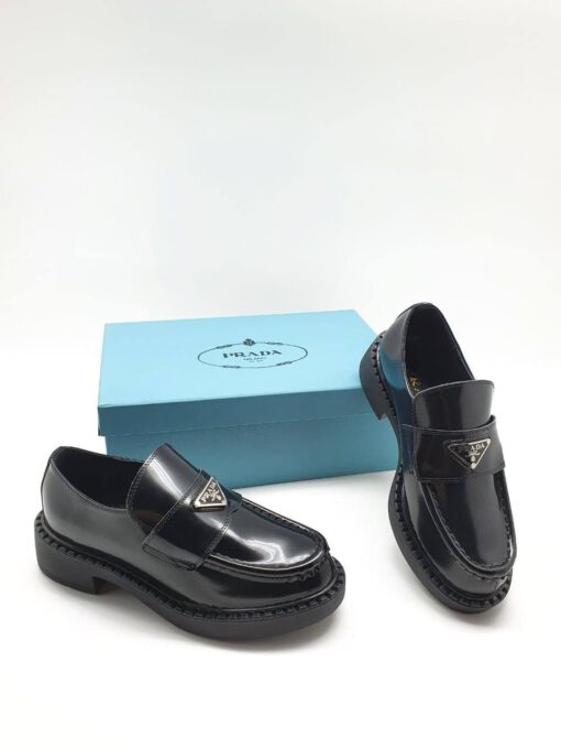 Туфли-лоферы женские Prada черные коллекция 2021-2022 A66091 - фото 4
