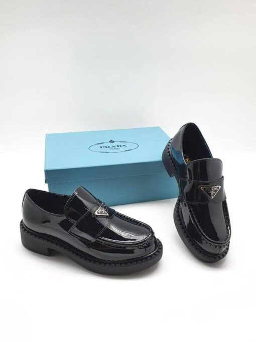 Туфли-лоферы женские Prada черные коллекция 2021-2022 A66091 - фото 2