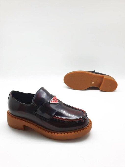 Туфли-лоферы женские Prada черные коллекция 2021-2022 A66104 - фото 6