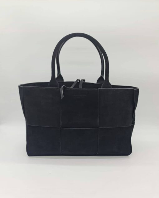 Женская плетеная замшевая сумка Bottega Veneta черная 42/24/10 - фото 1