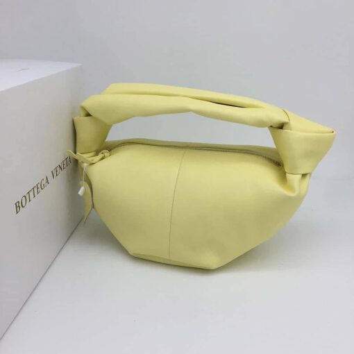 Женская кожаная сумка Bottega Veneta желтая 30/13 коллекция 2021-2022 - фото 1