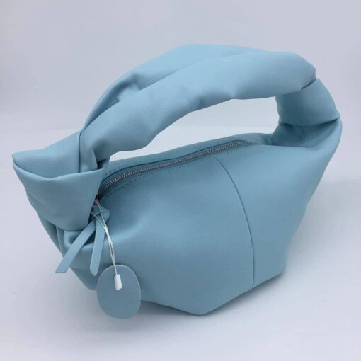 Женская кожаная сумка Bottega Veneta голубая 30/13 коллекция 2021-2022 - фото 1