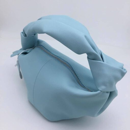 Женская кожаная сумка Bottega Veneta голубая 30/13 коллекция 2021-2022 - фото 4