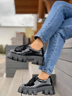 Туфли-дерби женские Prada черные коллекция 2021-2022 A66799