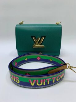 Женская кожаная сумка Louis Vuitton зеленая 23/17 коллекция 2021-2022 - фото 12