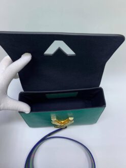Женская кожаная сумка Louis Vuitton зеленая 23/17 коллекция 2021-2022