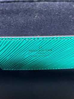 Женская кожаная сумка Louis Vuitton зеленая 23/17 коллекция 2021-2022