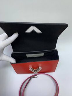 Женская кожаная сумка Louis Vuitton красно-черная 23/17 коллекция 2021-2022