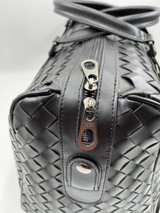 Дорожная кожаная сумка Bottega Veneta черная 50/30 см. коллекция 2021-2022 A70802 - фото 4
