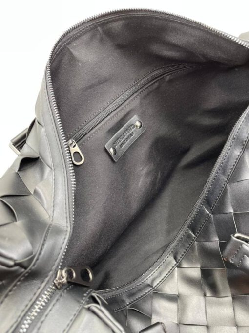 Дорожная кожаная сумка Bottega Veneta черная 50/30 см. коллекция 2021-2022 A70802 - фото 2