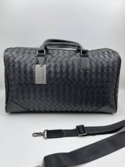Дорожная кожаная сумка Bottega Veneta черная 50/30 см. коллекция 2021-2022 A70802