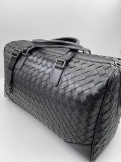 Дорожная кожаная сумка Bottega Veneta черная 50/30 см. коллекция 2021-2022 A70802