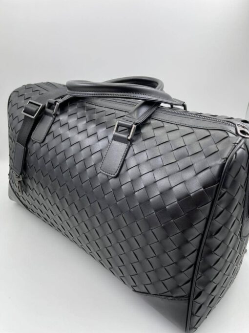 Дорожная кожаная сумка Bottega Veneta черная 50/30 см. коллекция 2021-2022 A70802 - фото 7