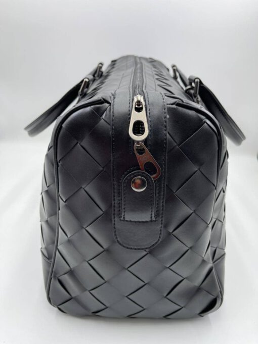 Дорожная кожаная сумка Bottega Veneta черная 50/30 см. коллекция 2021-2022 A70810 - фото 5