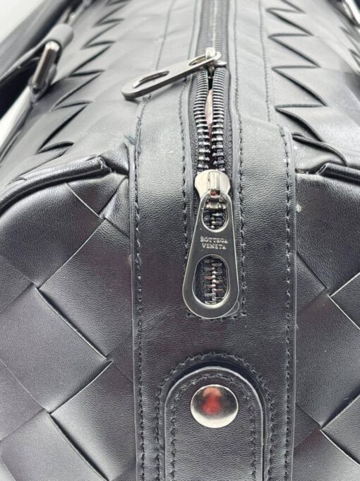 Дорожная кожаная сумка Bottega Veneta черная 50/30 см. коллекция 2021-2022 A70810 - фото 6