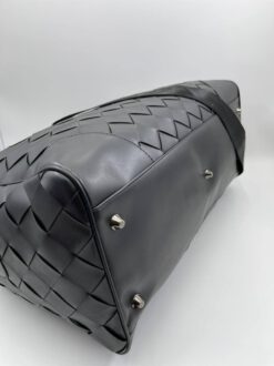 Дорожная кожаная сумка Bottega Veneta черная 50/30 см. коллекция 2021-2022 A70810