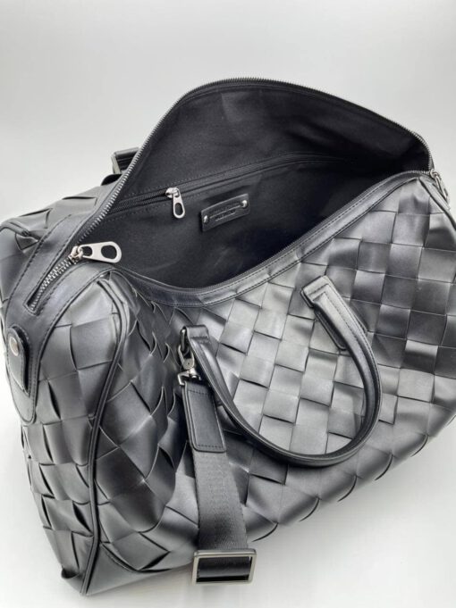 Дорожная кожаная сумка Bottega Veneta черная 50/30 см. коллекция 2021-2022 A70810 - фото 2