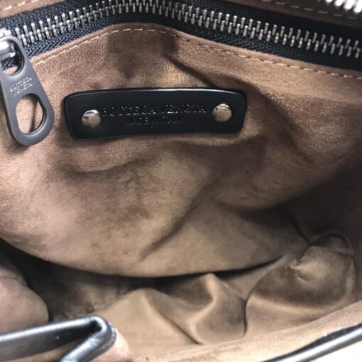 Мужская кожаная сумка Bottega Veneta черная 26/26 коллекция 2021-2022 A71117 - фото 4
