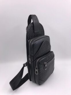 Кожаная сумка-слинг Bottega Veneta черная 25/16 коллекция 2021-2022 - фото 5