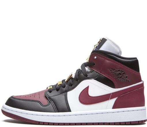 Кроссовки Nike Air Jordan 1 Retro "Maroon Toe" - фото 1