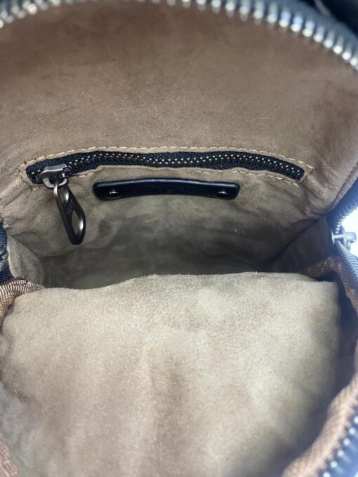 Кожаная сумка-слинг Bottega Veneta черная 26/18 коллекция 2021-2022 - фото 2