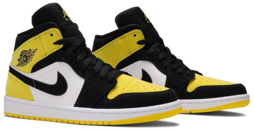 Кроссовки Nike Air Jordan 1 Retro Low YellowBlack - фото 2