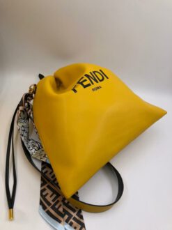 Женская кожаная сумка-мешок Fendi 76209 золотистого цвета 36/37 см