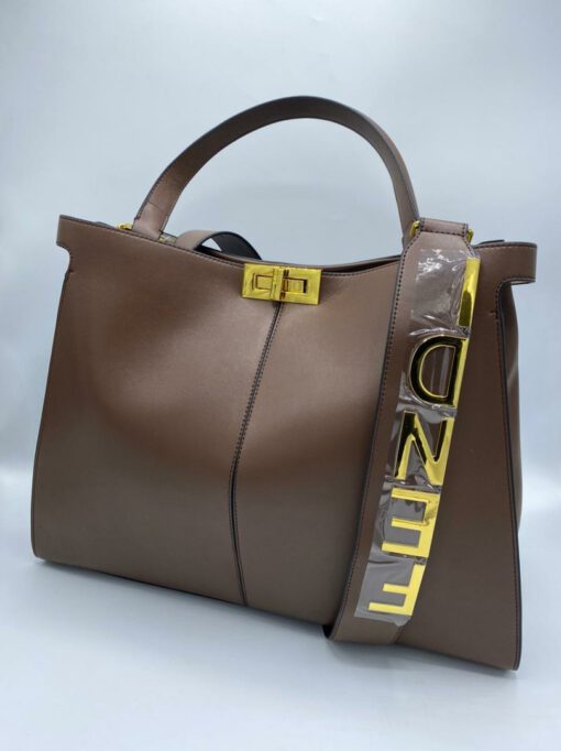 Женская кожаная сумка-тоут Fendi 78704 коричневая 42/32 см - фото 1