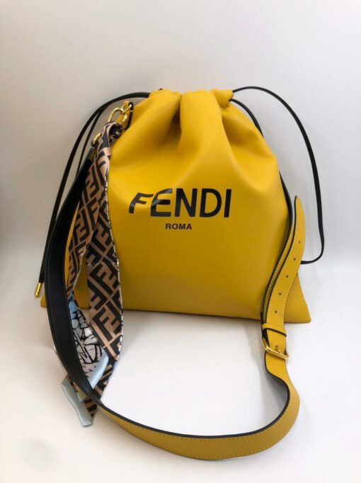 Женская кожаная сумка-мешок Fendi 76209 золотистого цвета 36/37 см - фото 4