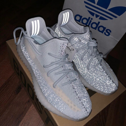 Кроссовки Adidas Yeezy Boost 350 V2 Cloud White Reflective - фото 2