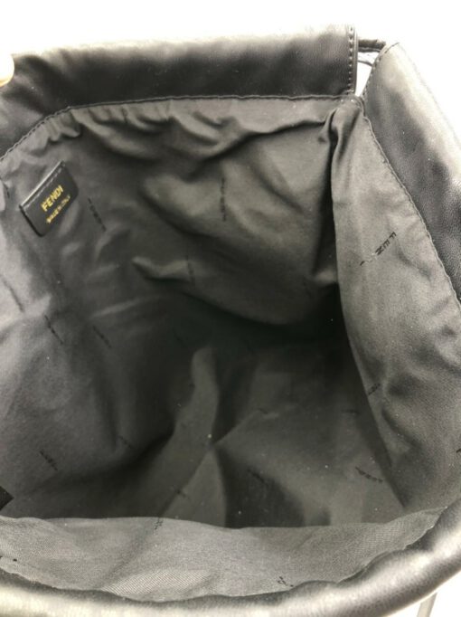 Женская кожаная сумка-мешок Fendi 76186 черная 36/37 см - фото 2