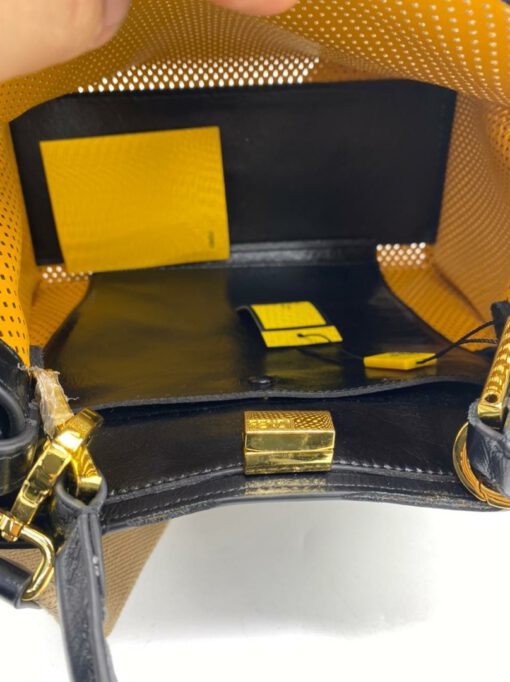 Женская кожаная сумка Fendi 78692 бежевая с перфорацией 30/25 см - фото 2