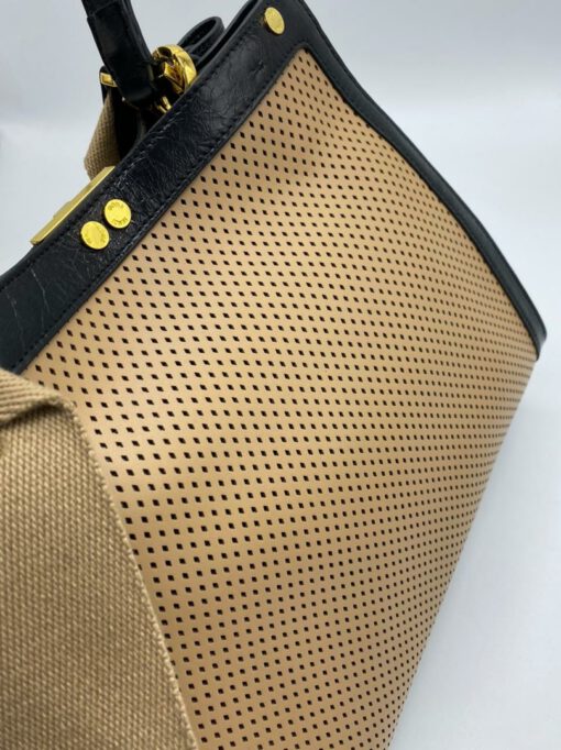 Женская кожаная сумка Fendi 78692 бежевая с перфорацией 30/25 см - фото 3