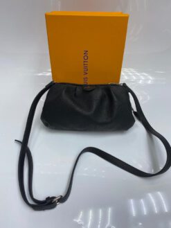 Женский кожаный клатч Louis Vuitton черный 25/15 см - фото 10