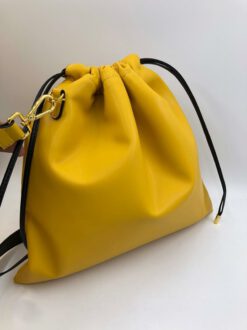 Женская кожаная сумка-мешок Fendi 76209 золотистого цвета 36/37 см
