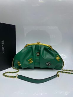 Женская кожаная сумка-ридикюль Chanel зеленая 30/20/8 см