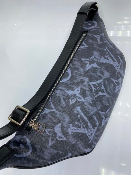 Поясная сумка Louis Vuitton из канвы Monogram черно-серая 46/19 - фото 3